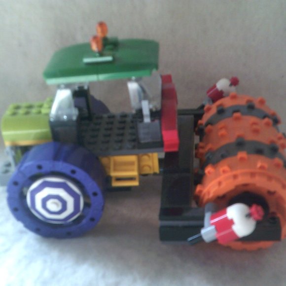 Lego JOKER Steamroller and Joker Helicopter set - Picture 5 of 12
